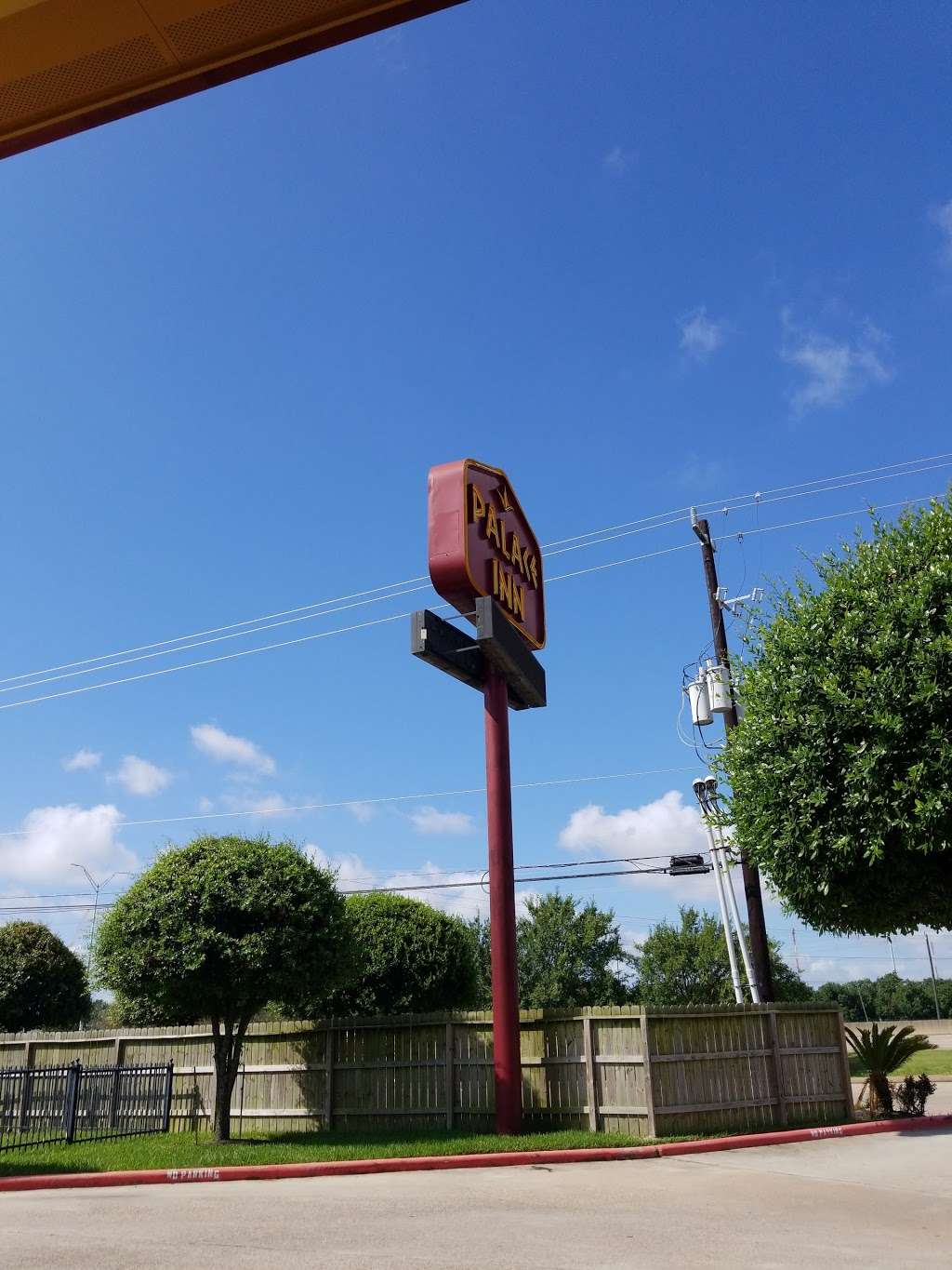 Palace Inn Baytown @ TX-330 Spur & Rollingbrook | 3810 Decker Dr, Baytown, TX 77520, USA | Phone: (281) 424-2222