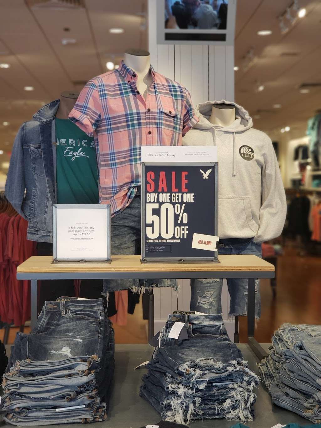 American Eagle Outfitters | 1277 Broadway, Saugus, MA 01906 | Phone: (781) 233-5404