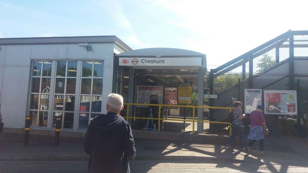 Cheshunt Railway Station (Stop D) | Cheshunt, Waltham Cross EN8 9AQ, UK