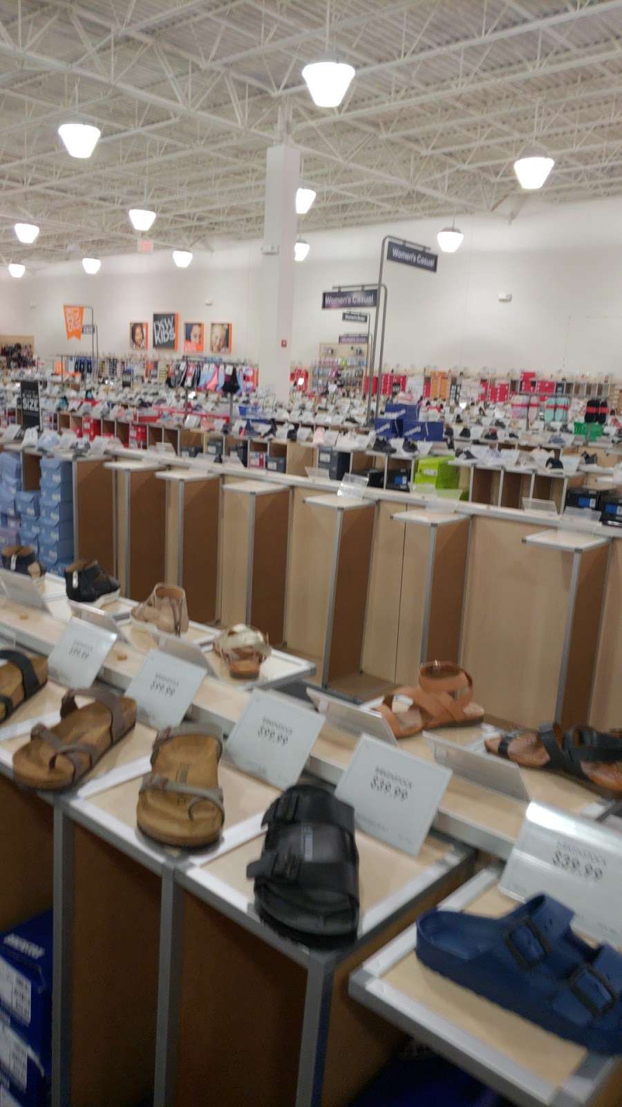 DSW Designer Shoe Warehouse | 13201 Gateway Center Dr, Gainesville, VA 20155 | Phone: (571) 248-6405