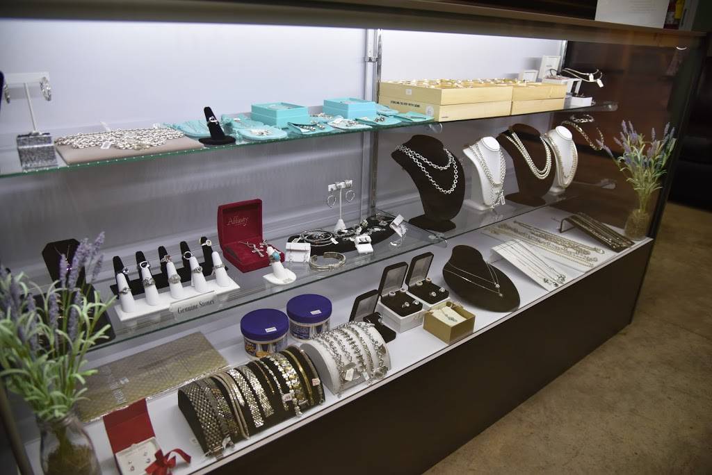 Community Gold & Jewelry Buyers of Western PA | 154 Pittsburgh Mills Cir, Tarentum, PA 15084, USA | Phone: (724) 524-0041