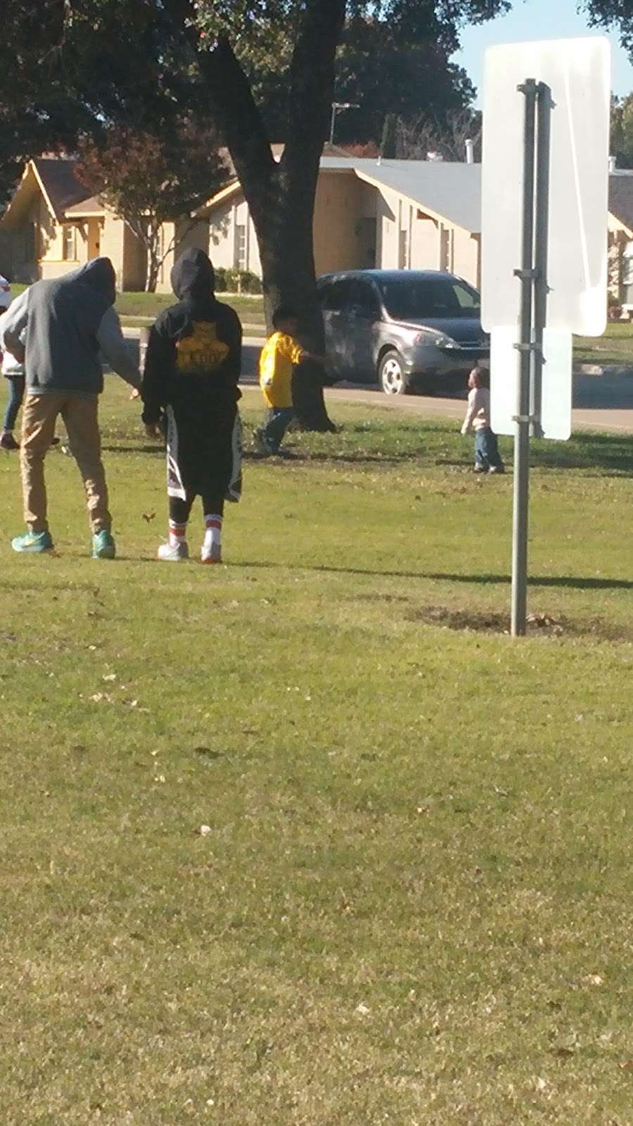 Bisby, Harold R. Park | 3114 Pinewood Dr, Garland, TX 75044, USA | Phone: (972) 205-2750