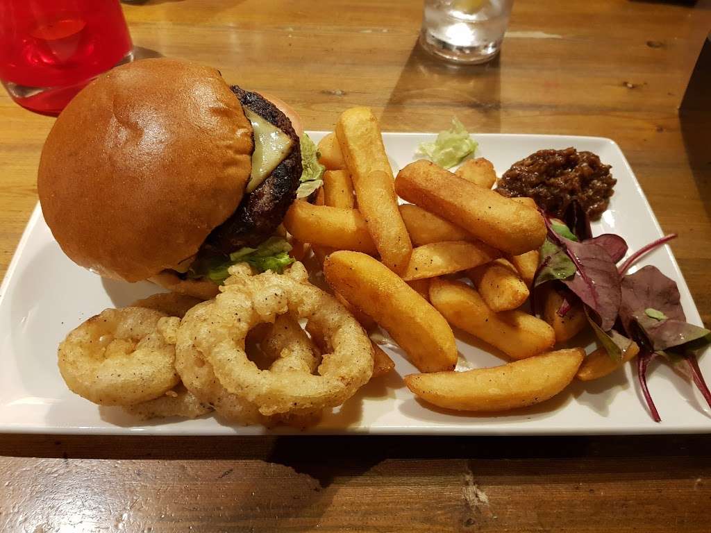 The Shy Horse | 423 Leatherhead Rd, Chessington KT9 2NQ, UK | Phone: 01372 738051