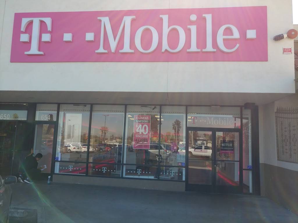 T-Mobile | 654 W La Palma Ave, Anaheim, CA 92801, USA | Phone: (714) 956-1504