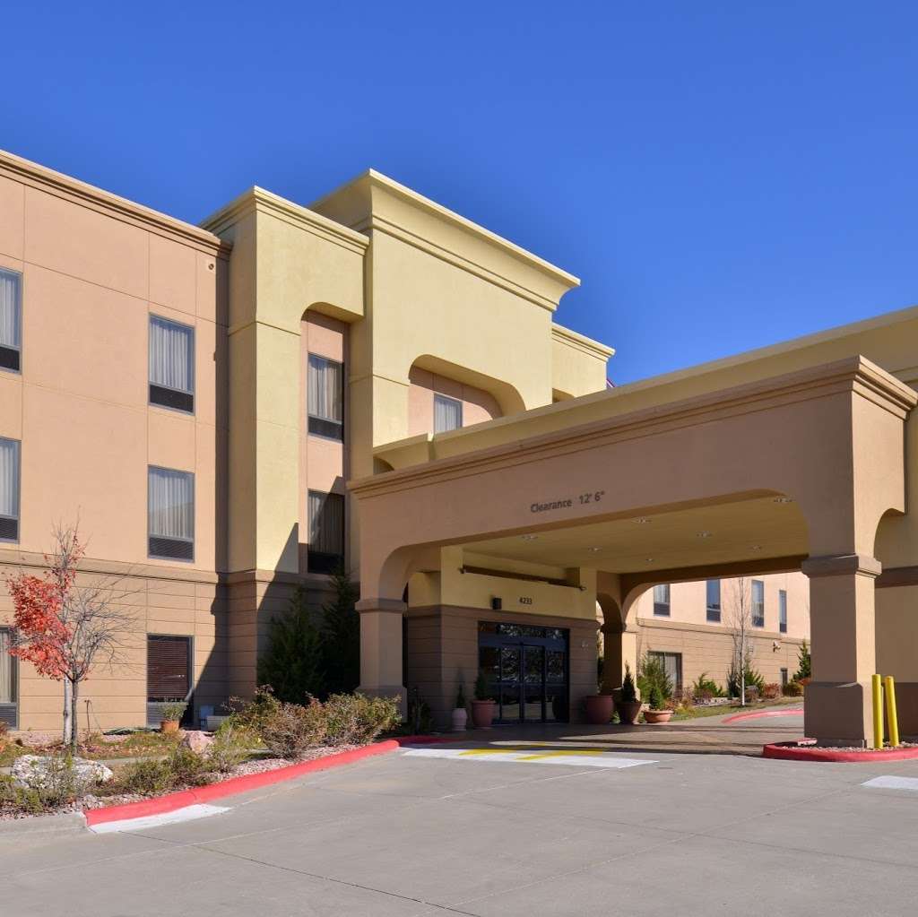 Hampton Inn Kansas City-Near Worlds of Fun | 4233 N Corrington Ave, Kansas City, MO 64117 | Phone: (816) 452-1010