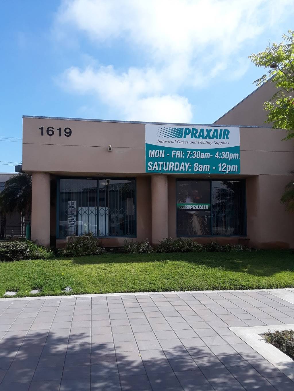 Praxair Welding Gas and Supply Store | 1619 W Anaheim St, Long Beach, CA 90813, USA | Phone: (562) 437-0381