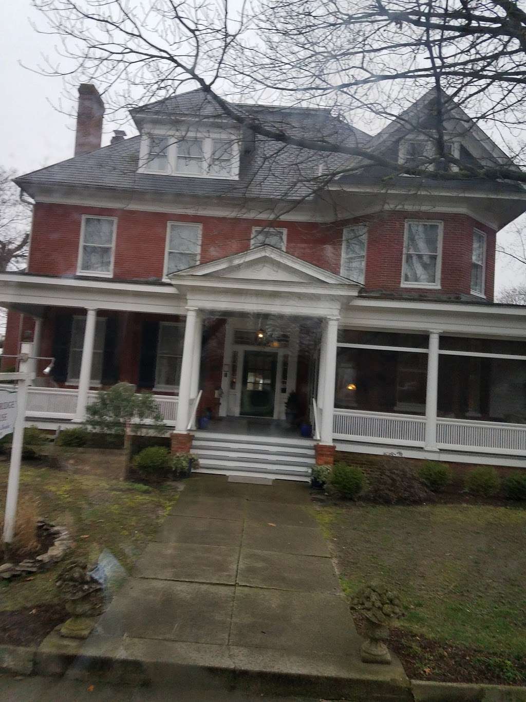 Cambridge House Bed and Breakfast | 1844, 112 High St, Cambridge, MD 21613, USA | Phone: (410) 221-7700