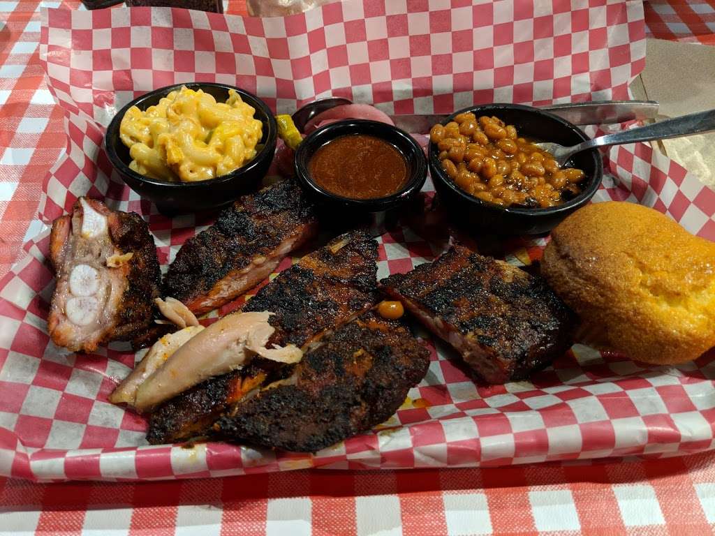 Famous Daves Bar-B-Que | 14452 Chantilly Crossing Ln, Chantilly, VA 20151, USA | Phone: (703) 263-7660