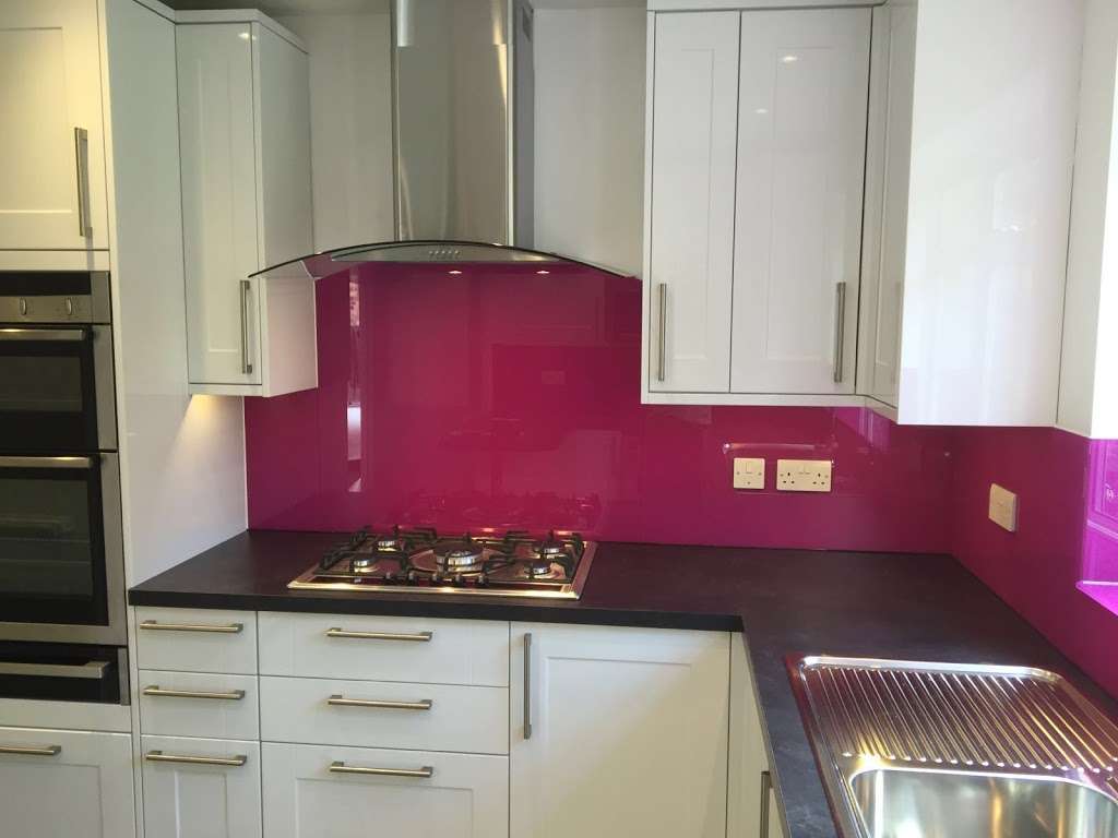 Splashbacks of Distinction | 11, Bromhall Farm, Watton at Stone, Hertford SG14 2RN, UK | Phone: 01920 830084