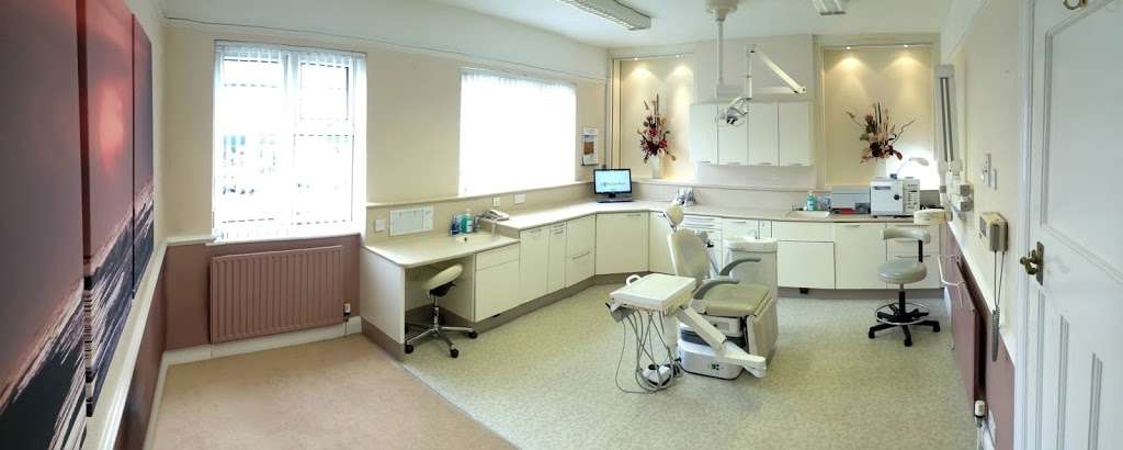 Cuffley Village Dental Practice | 38 Station Road, Cuffley EN6 4HE, UK | Phone: 01707 874063