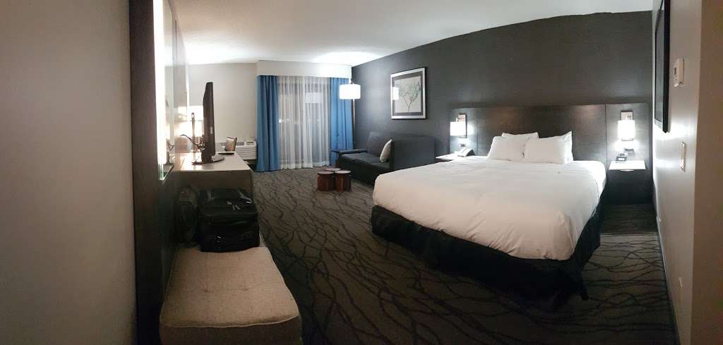 DoubleTree by Hilton Hotel Racine Harbourwalk | 223 Gas Light Cir, Racine, WI 53403, USA | Phone: (262) 632-7777