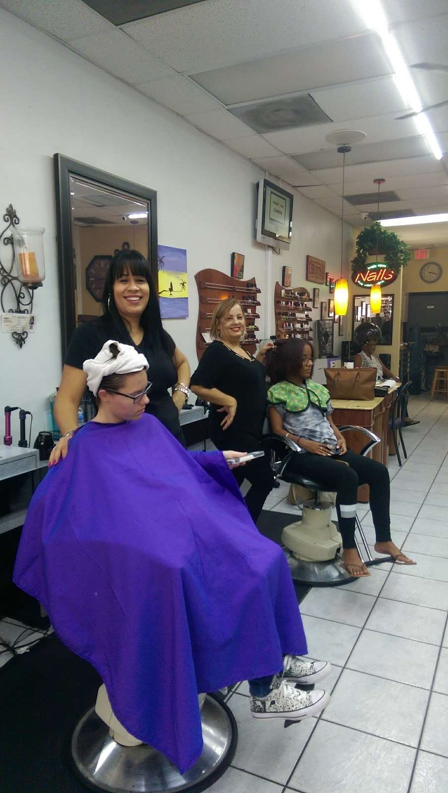 Glorias Hair Salon Inc | 4264, 9645 E Colonial Dr # 107, Orlando, FL 32817, USA | Phone: (407) 275-6494