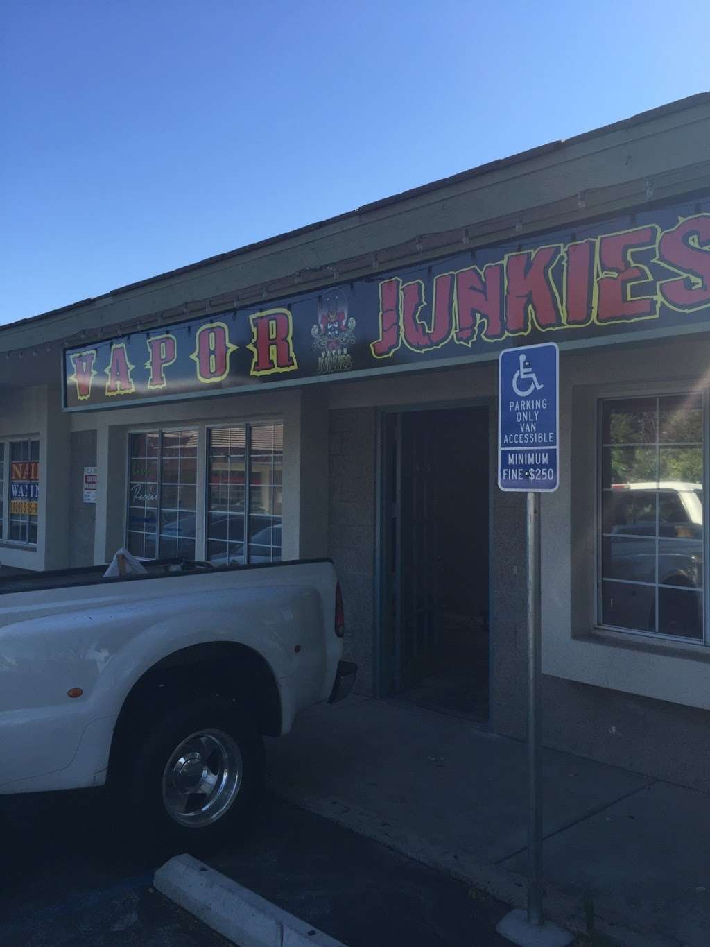 Vapor Junkies | 1321 N Grand Ave, Walnut, CA 91789 | Phone: (909) 595-0255