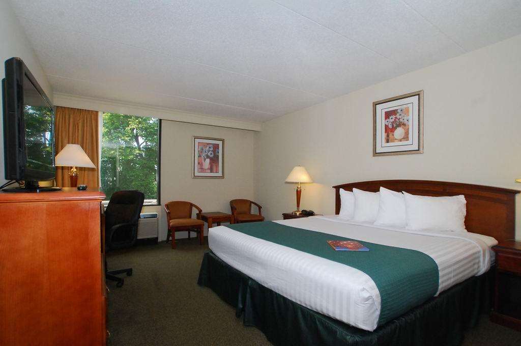 Best Western Sterling Hotel & Suites | 242 E Woodlawn Rd, Charlotte, NC 28217, USA | Phone: (704) 525-5454