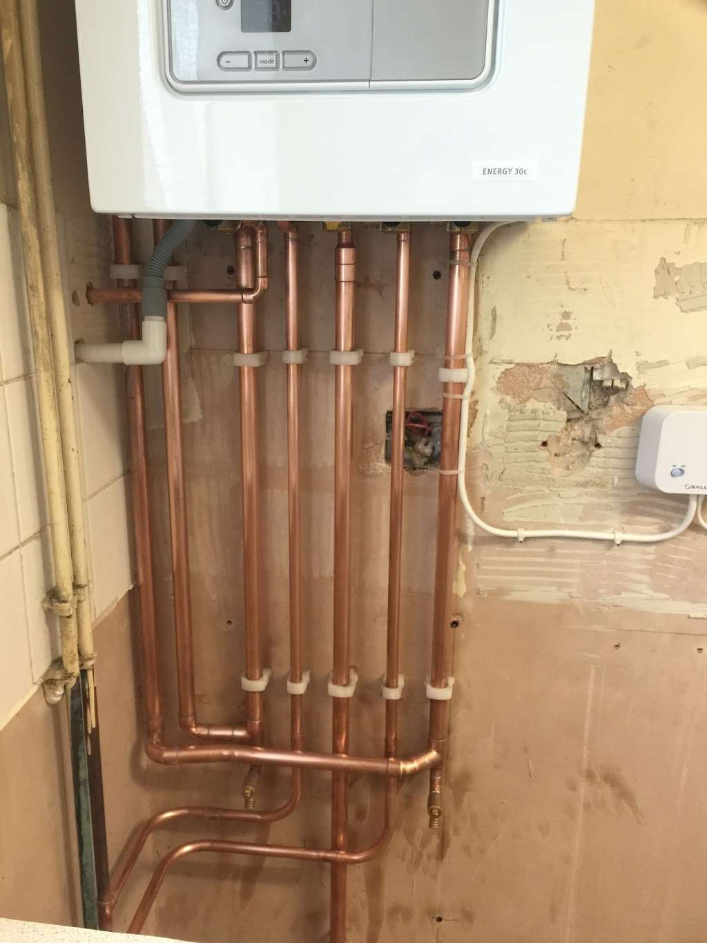 James Plumbing And Heating Services Ltd | 126 Purfleet Rd, Aveley, South Ockendon RM15 4EA, UK | Phone: 07725 616036