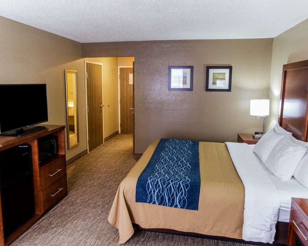 Comfort Inn | 2335 Oak Street I-35 exit 183, Ottawa, KS 66067, USA | Phone: (480) 676-5250