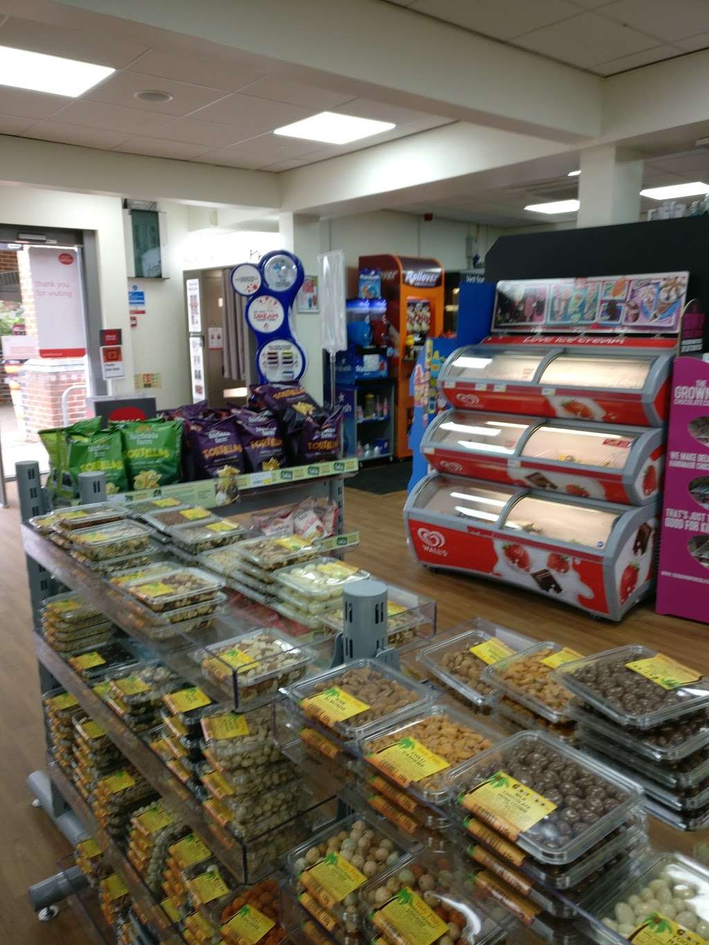 Chelmsford Star Co-operative Writtle | 17 Bridge St, Writtle, Chelmsford CM1 3EY, UK | Phone: 01245 421148