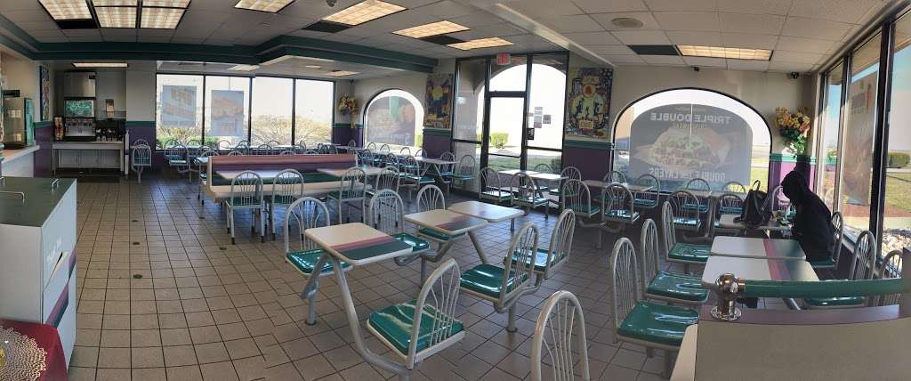 Taco Bell | 116 N Dupont Hwy, New Castle, DE 19720, USA | Phone: (302) 325-9300