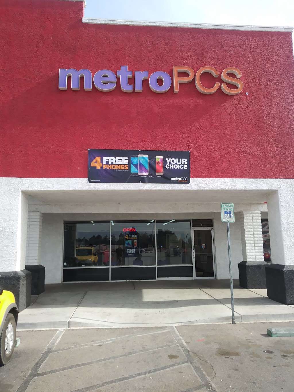 Metro by T-Mobile | 2162 N Lamb Blvd, Las Vegas, NV 89115, USA | Phone: (702) 685-8576