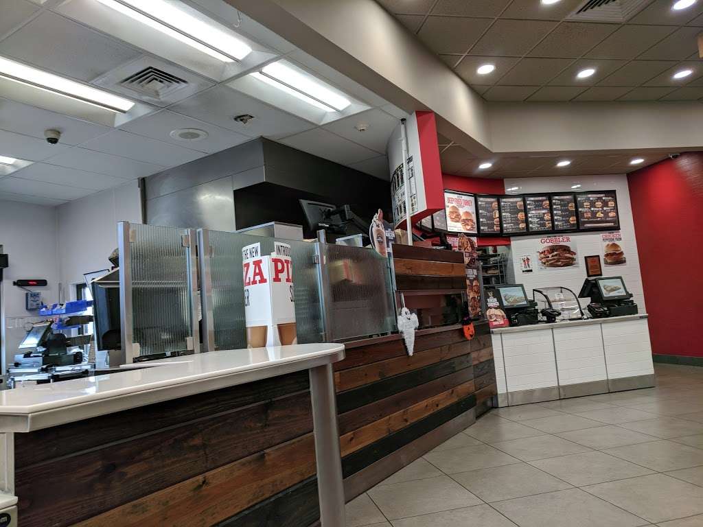 Arbys | 48 E Laraway Rd, Joliet, IL 60433, USA | Phone: (815) 726-1638