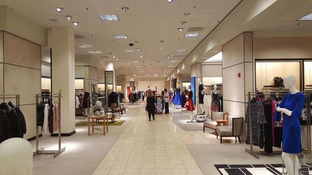 Neiman Marcus | 5000 Northbrook Ct Dr, Northbrook, IL 60062 | Phone: (847) 564-0300