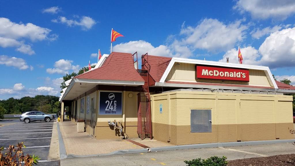 McDonalds | 6200 Annapolis Rd, Landover Hills, MD 20784, USA | Phone: (301) 322-2650