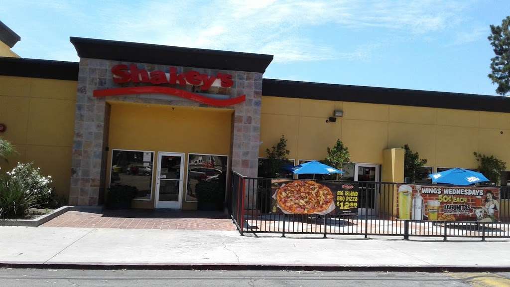 Shakeys Pizza Parlor | 2520 S Azusa Ave, West Covina, CA 91792 | Phone: (626) 581-4646