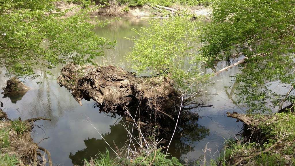 Blue River Parkway Trailhead and Minor Park Tennis Courts | 11500-, 11692 Blue River Rd, Kansas City, MO 64137, USA