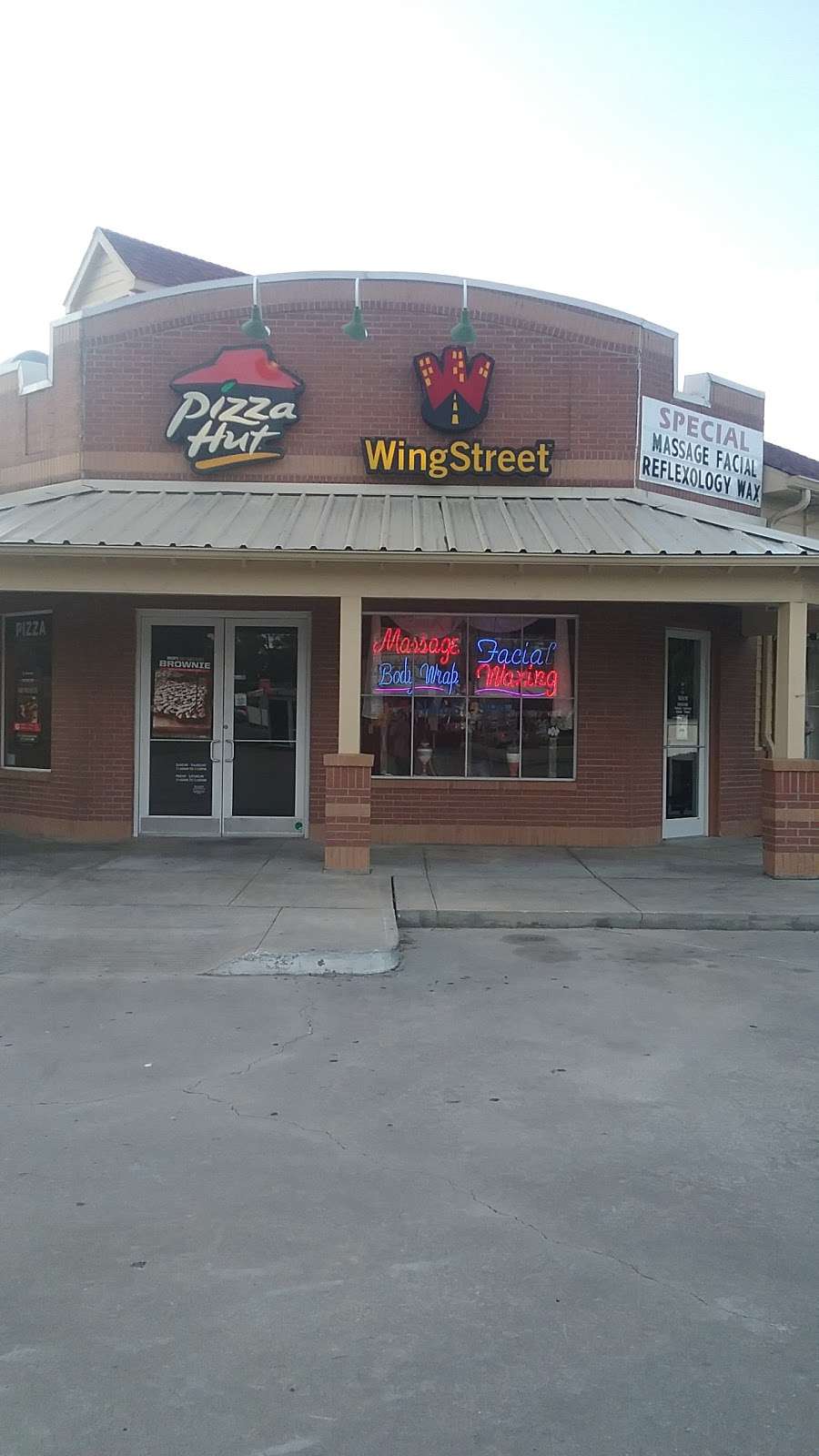 Pizza Hut | 13750 N Eldridge Pkwy, Cypress, TX 77429, USA | Phone: (281) 257-6172