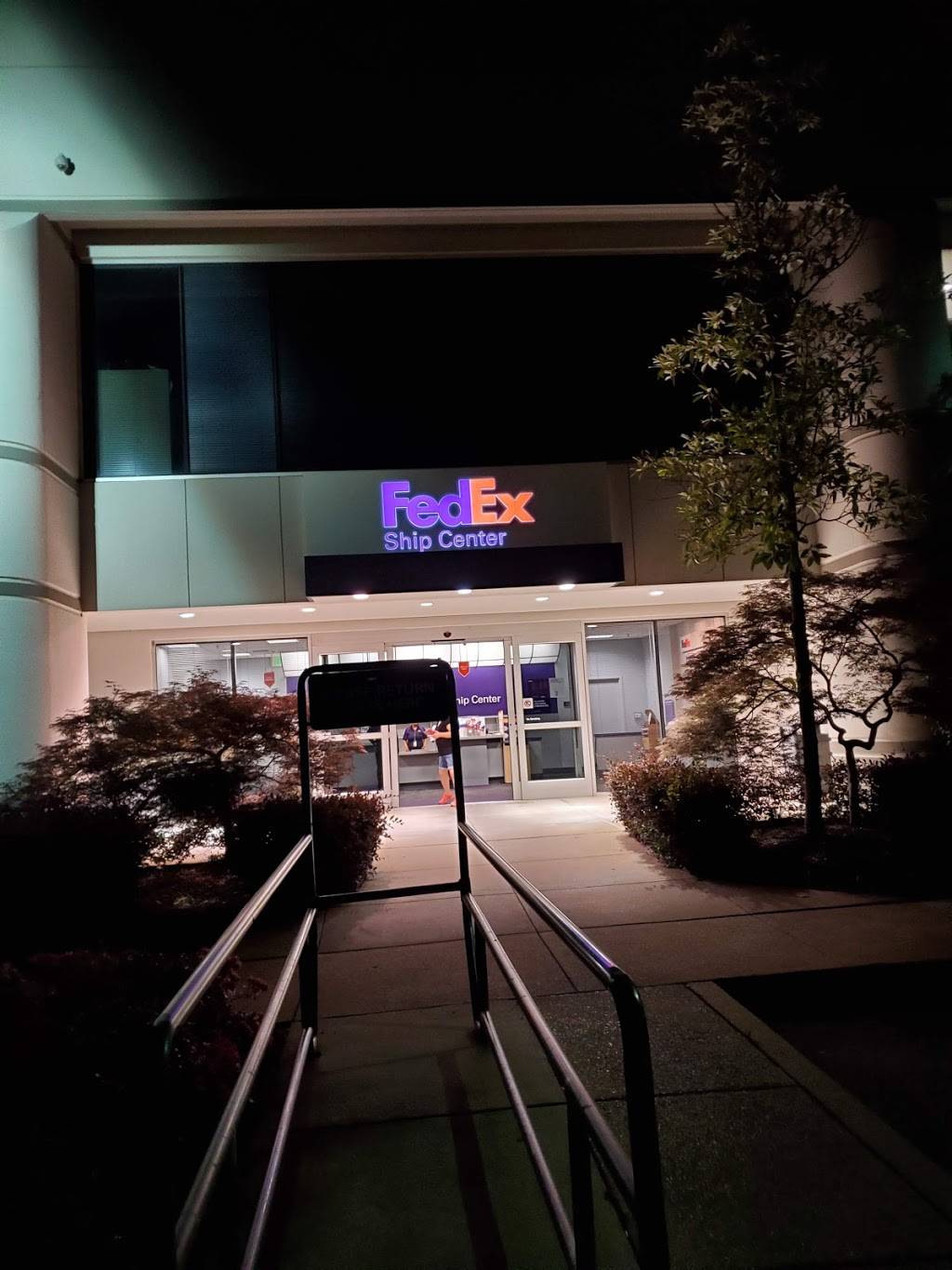 FedEx Ship Center | 4450 Distriplex Cove, Memphis, TN 38118, USA | Phone: (800) 463-3339