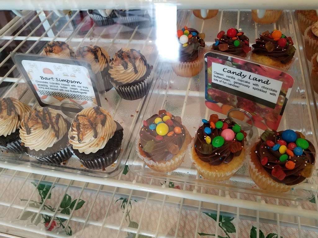 The Flying Cupcake | 789 US-31, Greenwood, IN 46142 | Phone: (317) 396-2696
