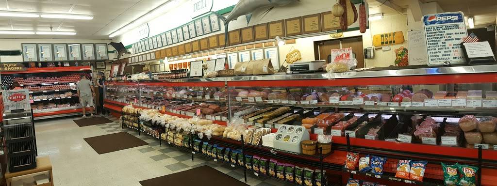 Karls Country Market (World Famous Sausage) | W156N5645 Pilgrim Rd, Menomonee Falls, WI 53051, USA | Phone: (262) 252-3090