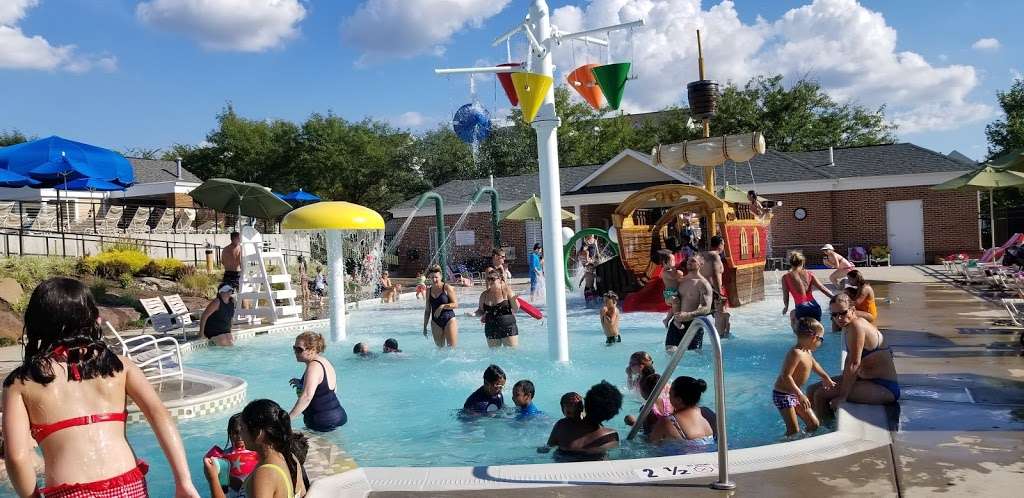 Hyland Hills Swimming Pool & Splash Park | 43450 Parish St, Chantilly, VA 20152, USA | Phone: (703) 327-5772