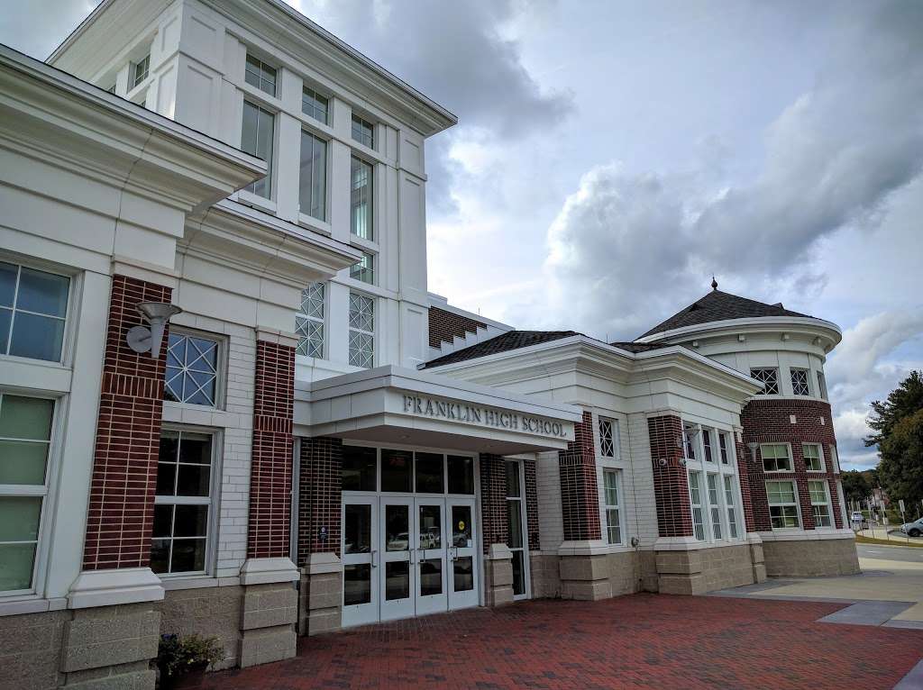 Franklin High School | 218 Oak Street, Franklin, MA 02038, USA | Phone: (508) 613-1400