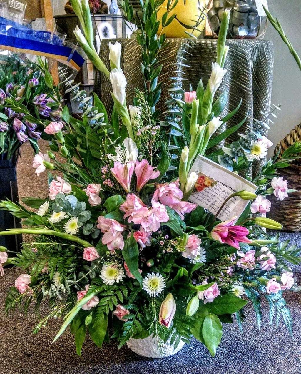 Albrightsville Floral & Gifts | 2681 PA-903 #9, Albrightsville, PA 18210 | Phone: (570) 722-2702