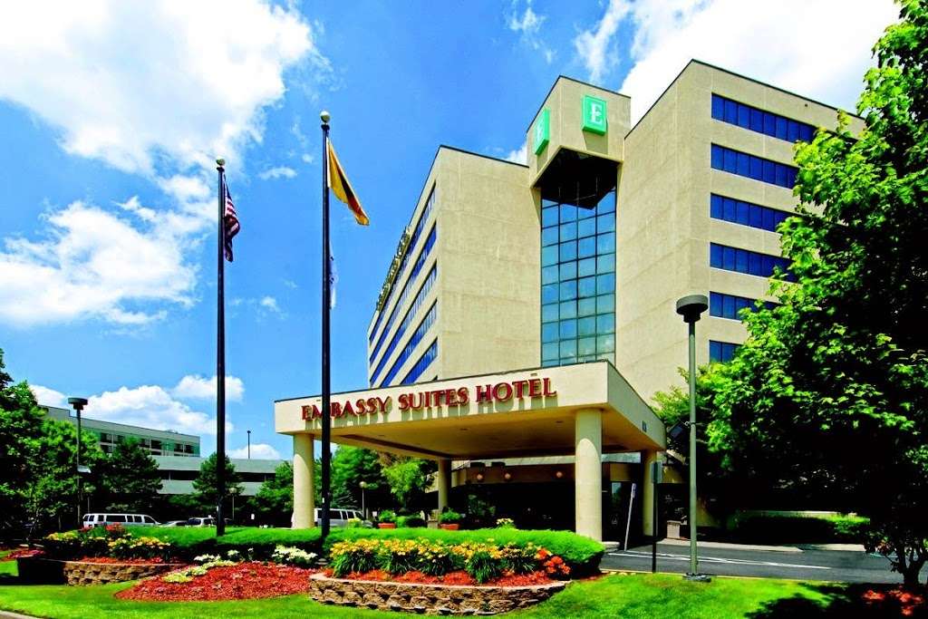 Embassy Suites by Hilton Secaucus Meadowlands - lodging  | Photo 7 of 10 | Address: 455 Plaza Dr, Secaucus, NJ 07094, USA | Phone: (201) 864-7300