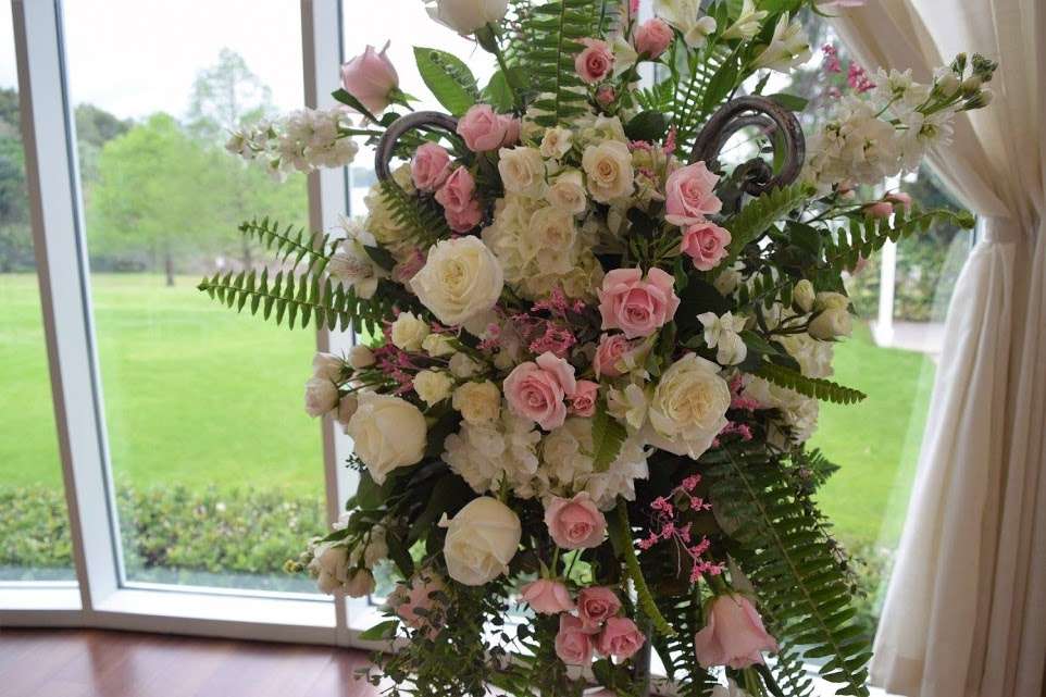 Country Club Flower Shop | 820 W Lake Mary Blvd #101, Sanford, FL 32773, USA | Phone: (407) 328-9899