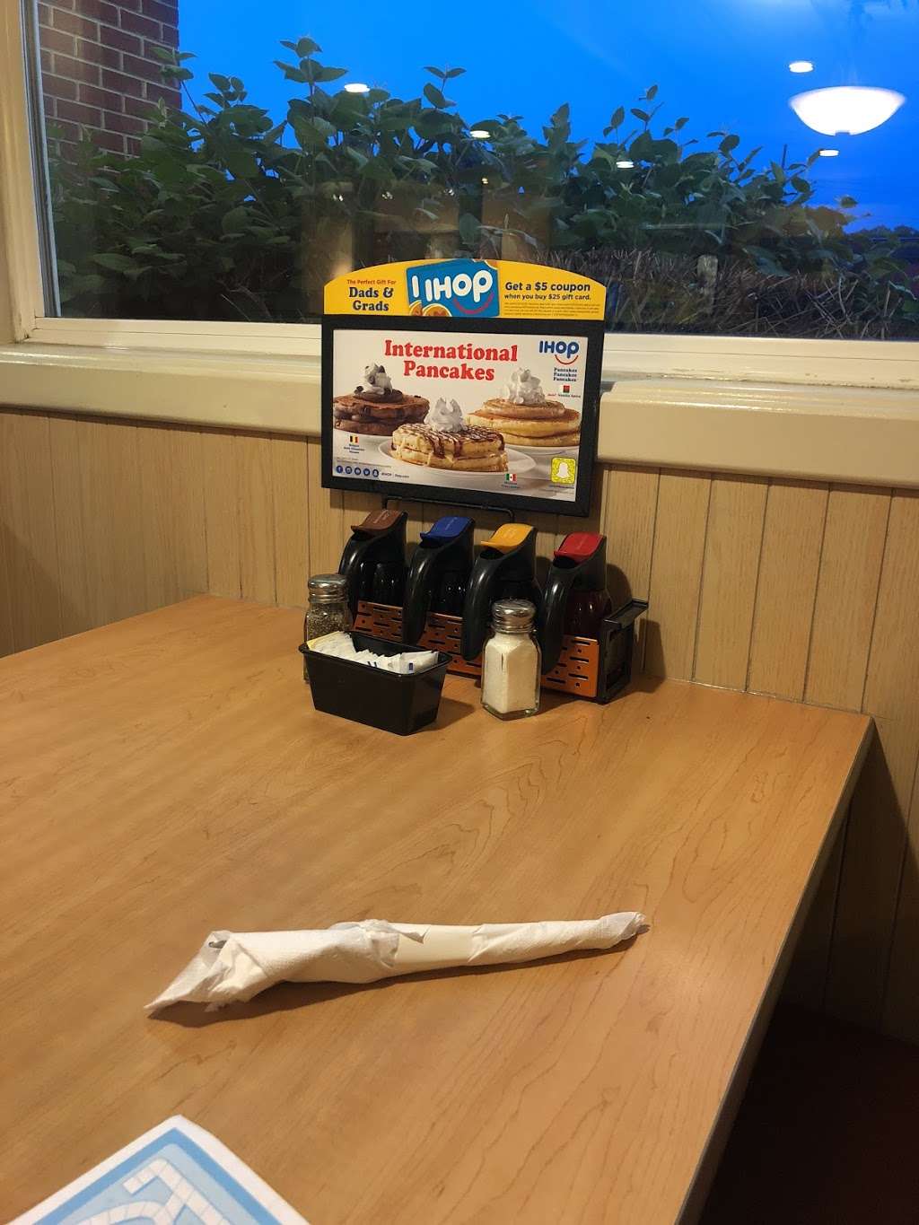 IHOP | 2131 Willow Rd, Glenview, IL 60025, USA | Phone: (847) 657-9570