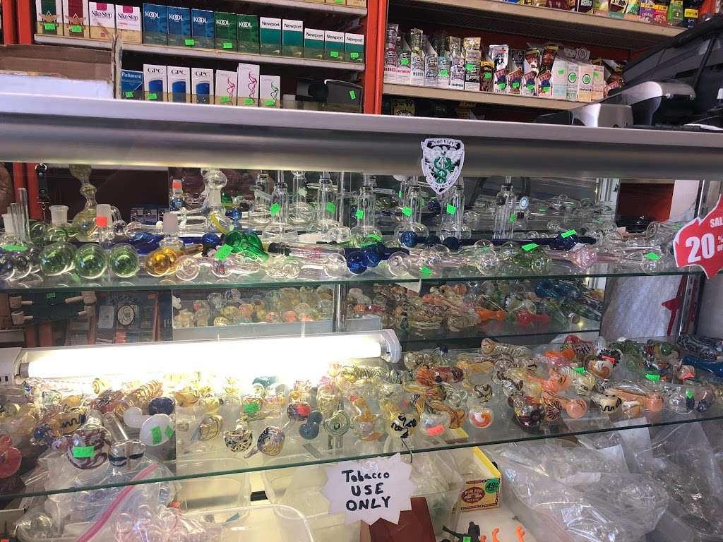 Hollywood Smoke Shop 3 & Water And Mini Market | 7848 Lankershim Blvd, North Hollywood, CA 91605, USA | Phone: (747) 218-2918