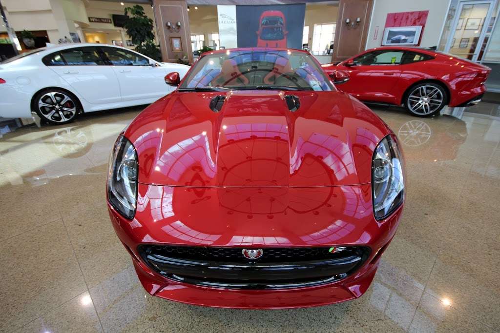 Jaguar Southwest Houston | 10150 Southwest Fwy, Houston, TX 77074 | Phone: (844) 894-5463