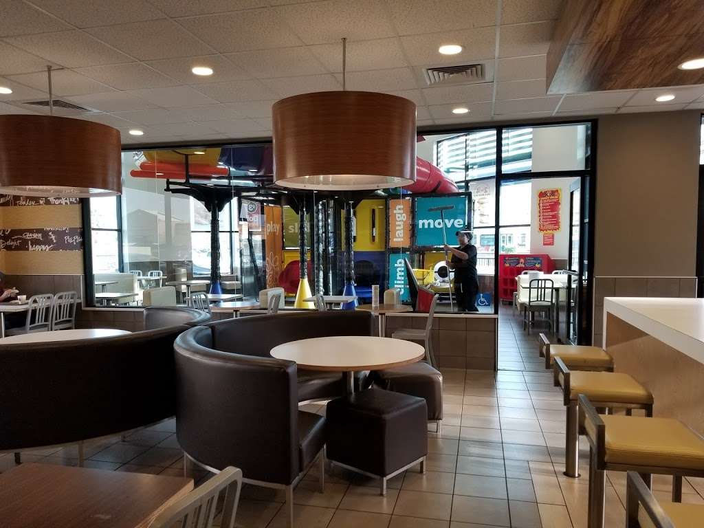 McDonalds | 8325 W Glendale Ave, Glendale, AZ 85305 | Phone: (623) 877-1776