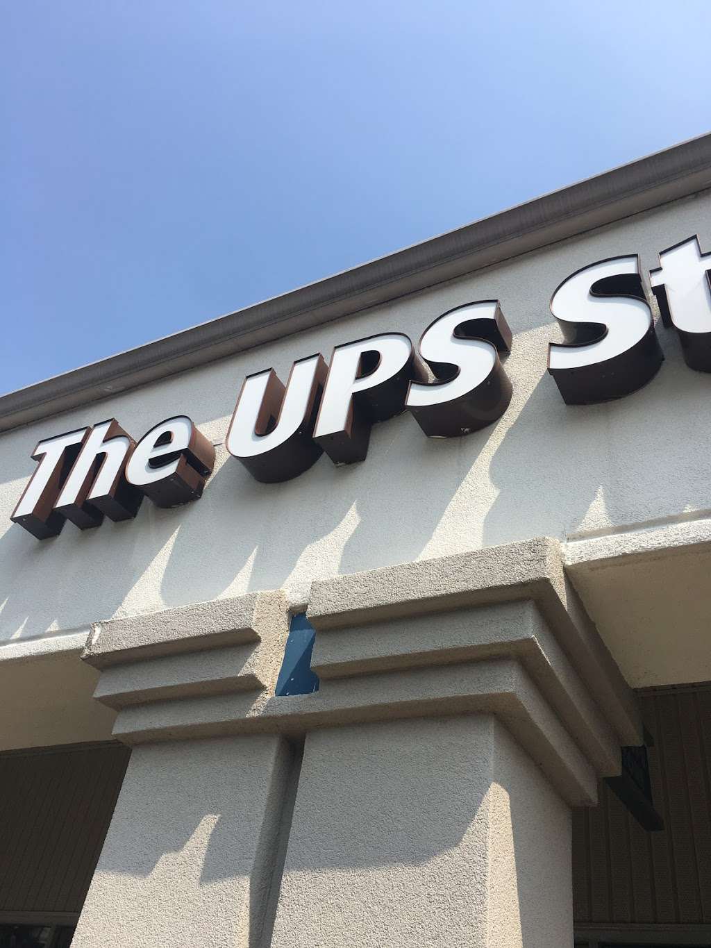 The UPS Store | 725 River Rd Ste 32, Edgewater, NJ 07020, USA | Phone: (201) 941-2165