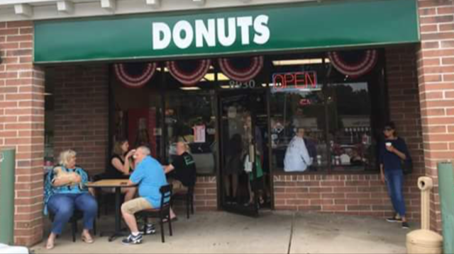 Marrios Donut Shop | 8930 W 95th St, Overland Park, KS 66212, USA | Phone: (913) 291-1606