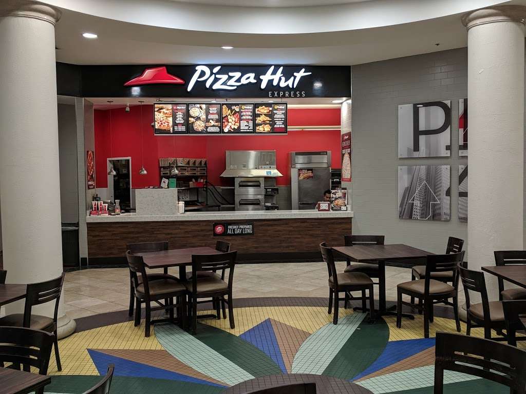 Pizza Hut Express | 3011 Maingate Ln, Kissimmee, FL 34747, USA