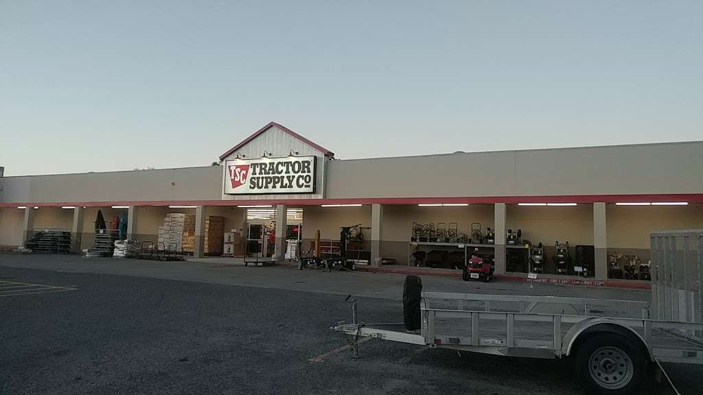 Tractor Supply Co. | 1725 E Houston St, Cleveland, TX 77327, USA | Phone: (281) 592-0246