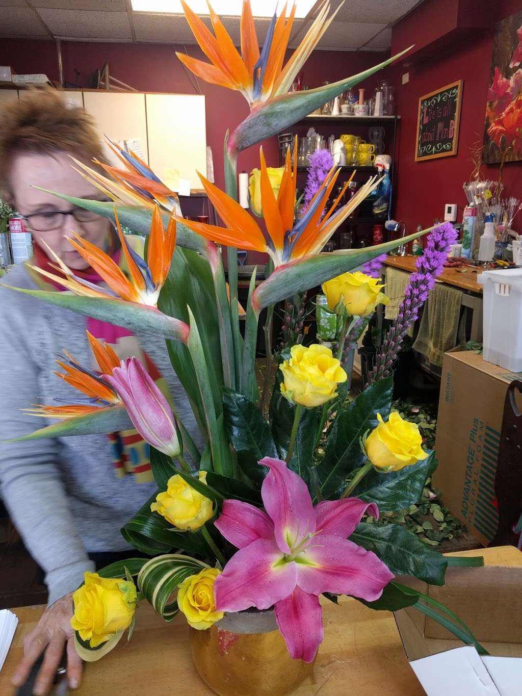 Briannas Flowers | 102 W Lake St, Bloomingdale, IL 60108, USA | Phone: (630) 351-1966