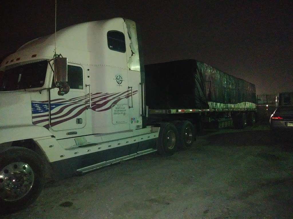 Black & White Trucking | 10909 Gulf Fwy, Houston, TX 77034, USA | Phone: (832) 745-6372