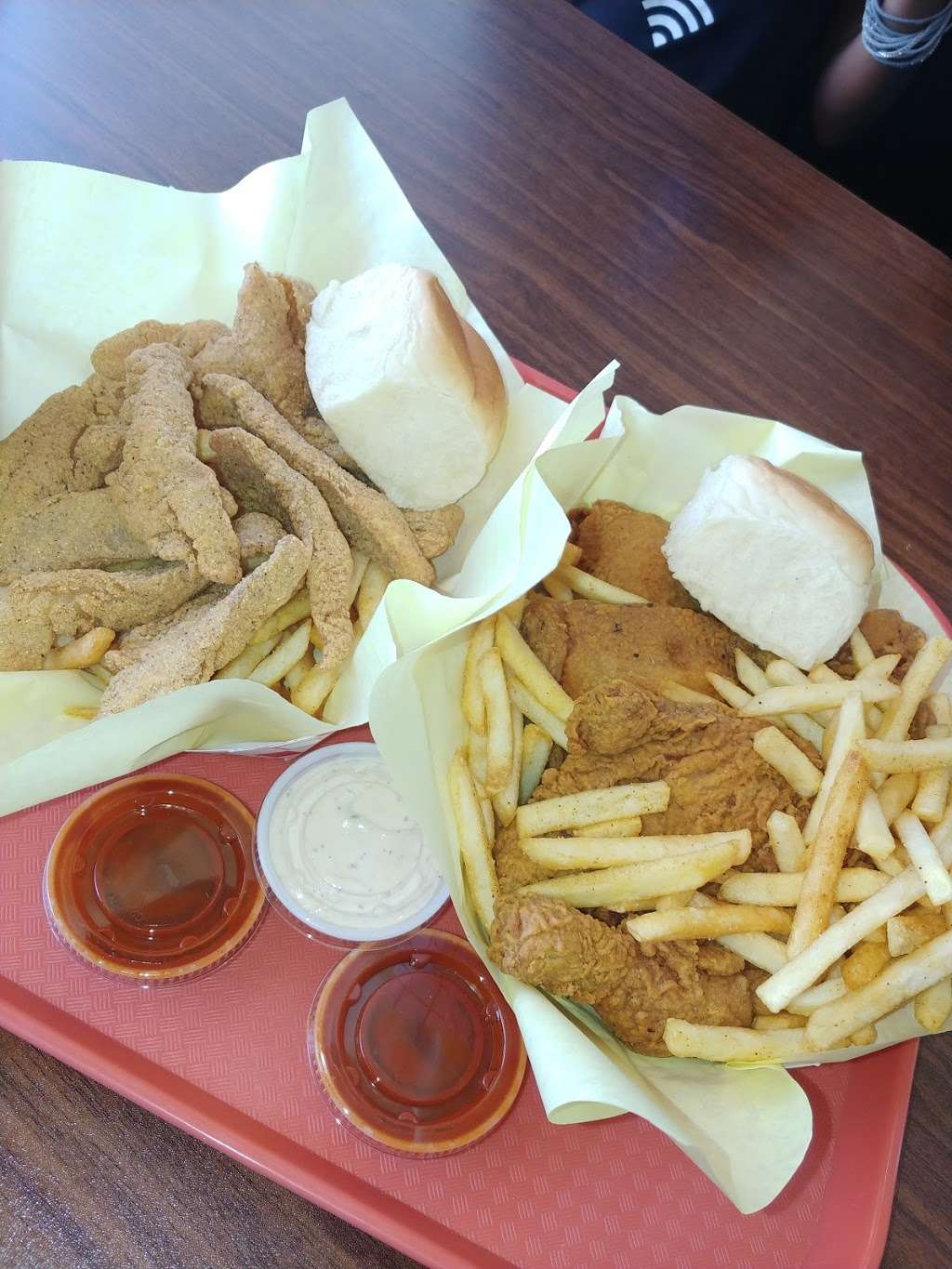 Louisiana Famous Fried Chicken & Seafood | 4001 W Wheatland Rd #110, Dallas, TX 75237, USA | Phone: (972) 572-1909