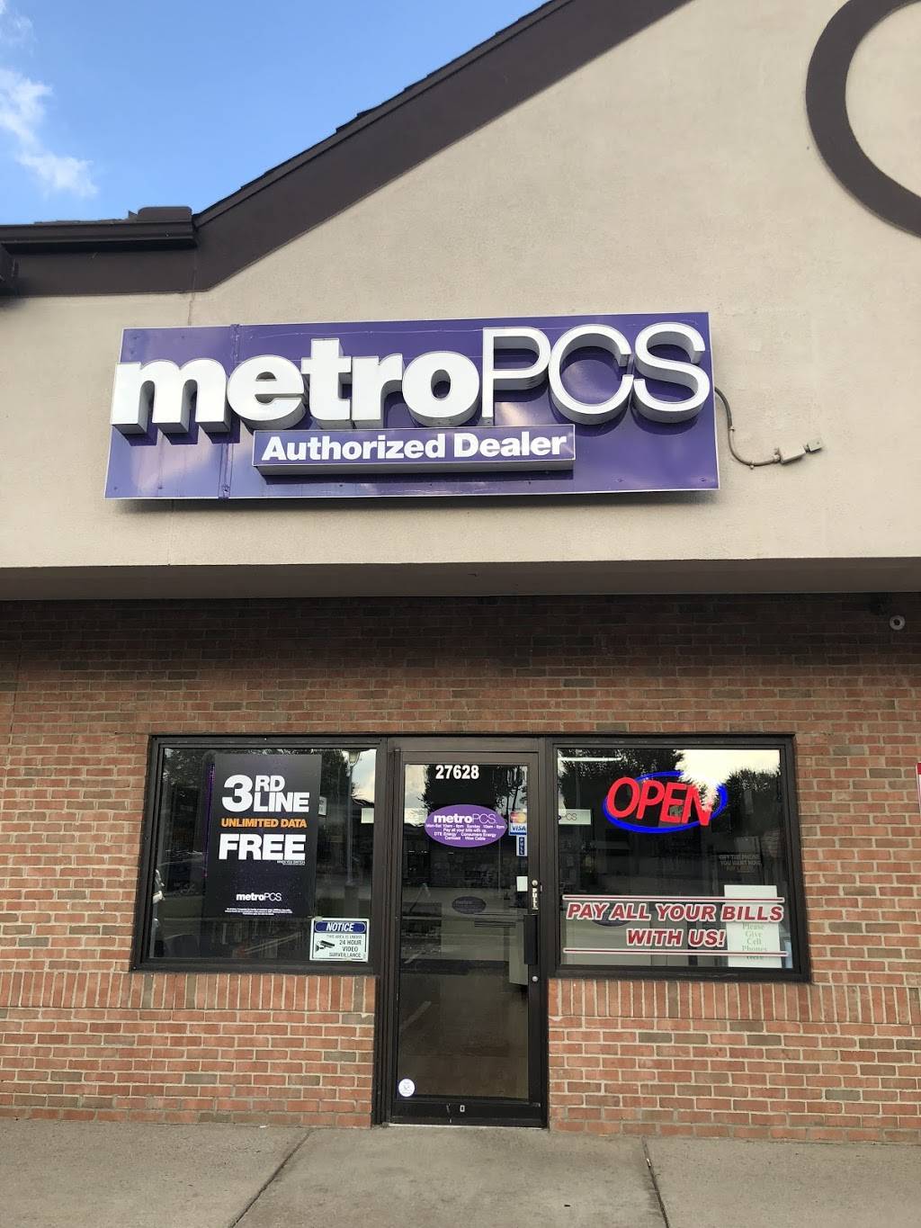 Metro by T-Mobile | 27628 Little Mack Ave, St Clair Shores, MI 48081, USA | Phone: (586) 774-4477