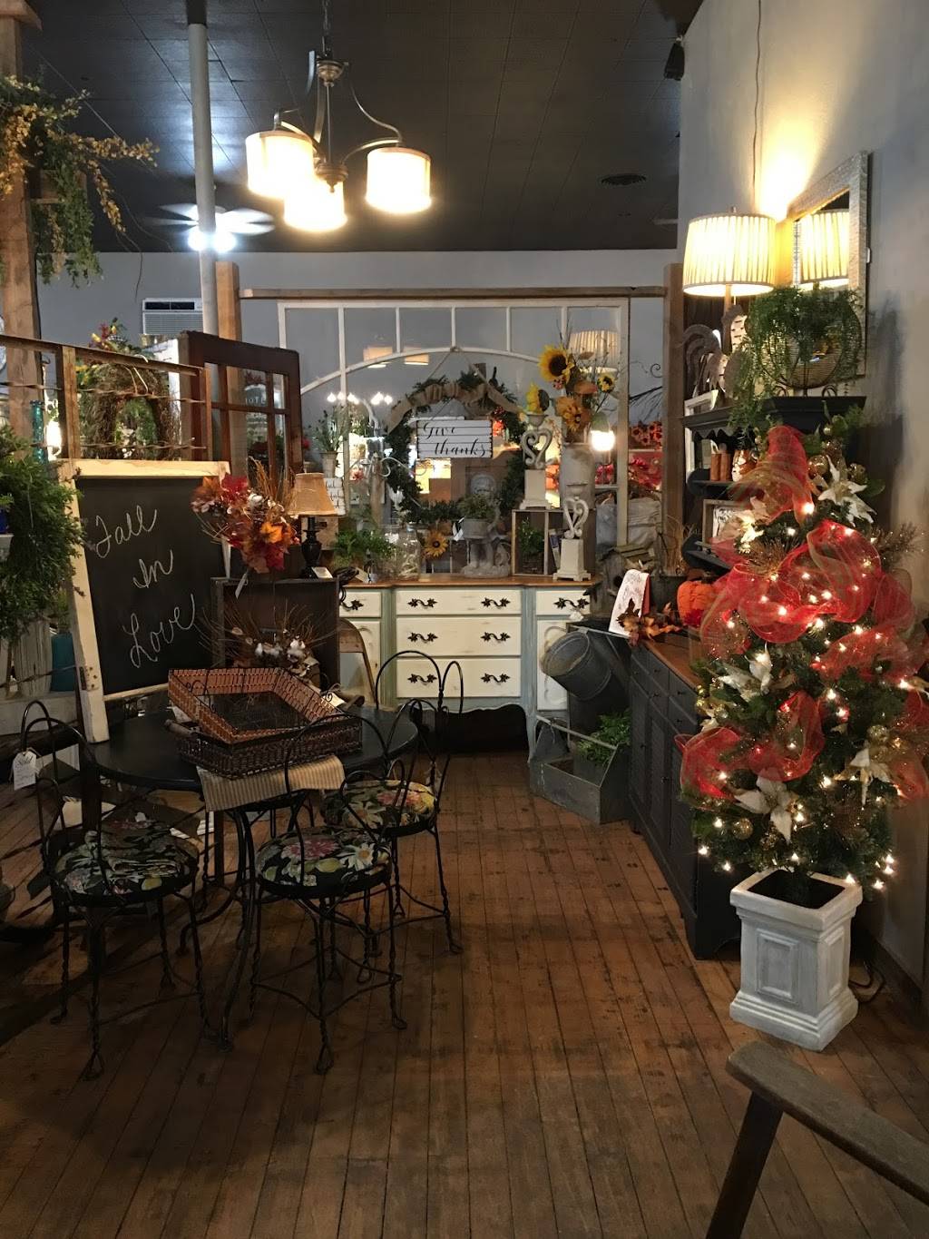 Vintage marketplace on 2nd street | 2033 2nd St, Selma, CA 93662, USA | Phone: (559) 898-3075